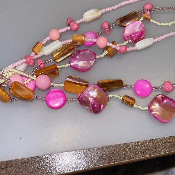 Coral and pink shell beaded necklace - Picture 4 of 5